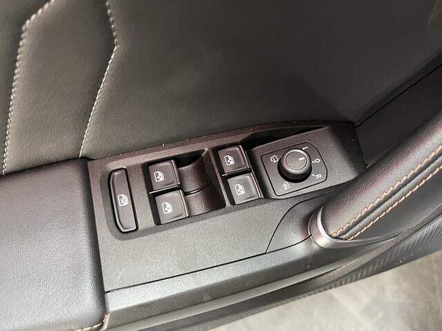 Cupra Formentor 1.4 e-Hybrid Performance / AUTOMAAT/ 245PK/ PANO/ KEYLESS/ ELEKTR. STOELEN/ LED/ NAVI/ FULL LINK/ RIJ-MODI/ PARK. SENSOREN + 360 CAMERA/ STOEL-STUUR VERWARM/ ADAPT. CRUISE/ DAB