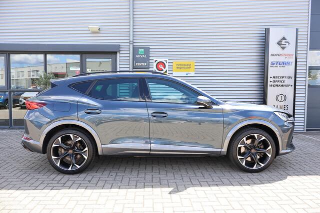 Cupra Formentor VZ Black Edition 1e Eigenaar | BTW | Volledig Dealer Onderh. | Sfeer | Donkere Hemel | Camera | Matrix Led | Keyless | Carplay | Ad Cruise | Stuur+Stoelverwarming | Climate | 1 Laadkabel