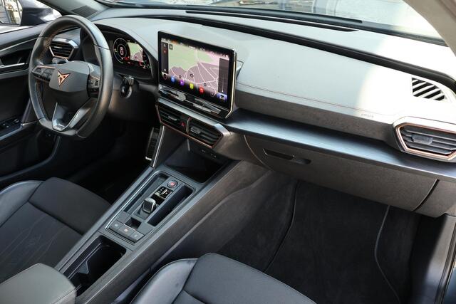 Cupra Formentor VZ Black Edition 1e Eigenaar | BTW | Volledig Dealer Onderh. | Sfeer | Donkere Hemel | Camera | Matrix Led | Keyless | Carplay | Ad Cruise | Stuur+Stoelverwarming | Climate | 1 Laadkabel