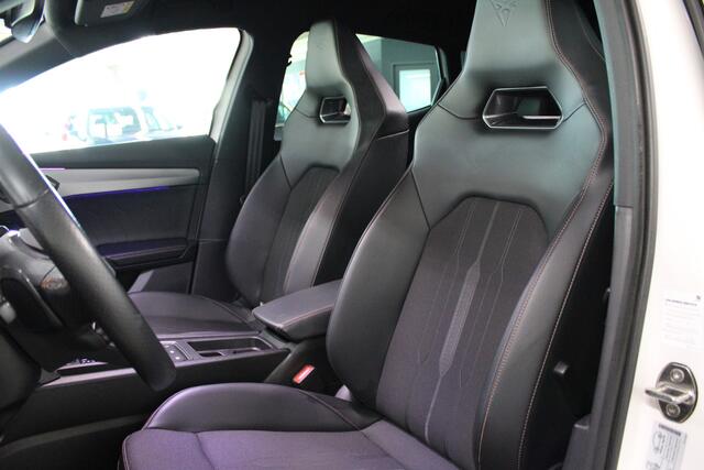 Cupra Formentor 1.4 e-Hybrid Performance 245pk / Stoel + Stuur verwarming / Camera / Keyless / Elektr. klep / Navi /