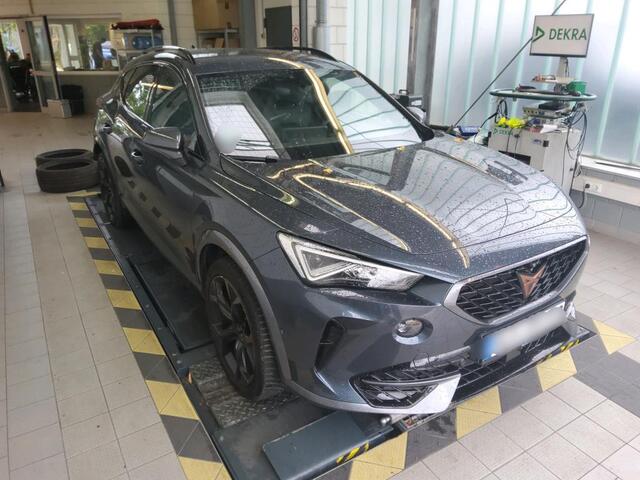 Cupra Formentor 1.4 e-Hybrid VZ Copper Edition 245PK | 2e Eigenaar | Dealer Onderh. | BTW | Cupra knop | Sfeer | 1 Laadkabel | Donkere Hemel | Matrix Led | Stuur+Stoelverwarming | Camera | Carplay | Ad Cruise | Climate Control | Elek Klep |