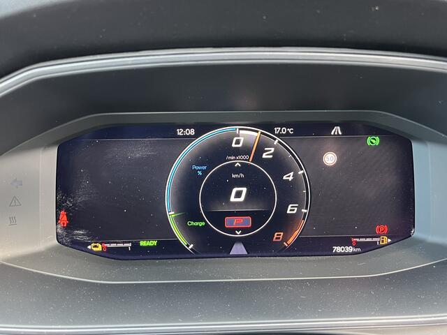 Cupra Formentor 1.4 e-Hybrid VZ Performance / AUTOMAAT/ PANO/ ELEKTR. TREKHAAK/ KEYLESS/ LED/ 19" LMV/ FULL LINK/ NAVI/ STOEL-STUUR VERWARM./ RIJ-MODI/ CLIMA/ PARK. SENSOREN + CAMERA