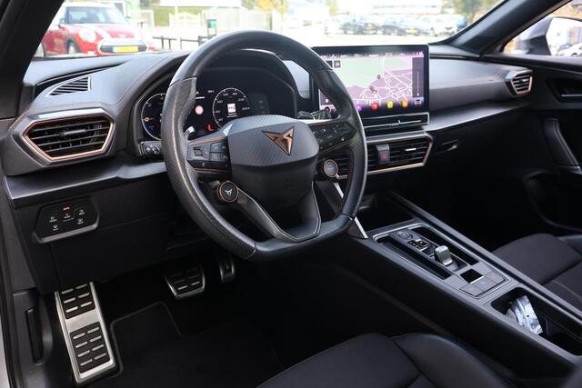 Cupra Formentor 1.4 VZ Black Edition 2e Eigenaar | Dealer Onderh | BTW | Trekhaak | 360'Cam | Cupra Knop | Sfeer | 2 Laadkabels | Memory | Elek Stoel+Klep | Carplay | Full Led | Navi | PDC | Ad Cruise