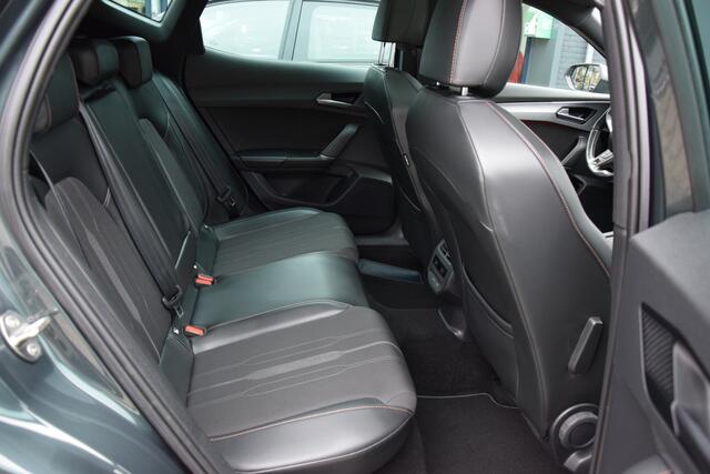 Cupra Formentor 1.4 e-Hybrid Performance | Org. NL | BOVAG Garantie | Trekhaak | Panoramadak | Camera | Stoeverwarming | Full LED | Virtual Cockpit | 19'' Velgen | AppleCarplay/AndroidAuto |