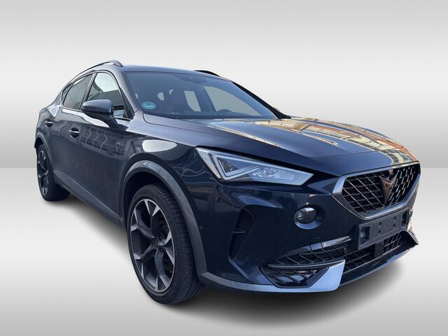 Cupra Formentor 1.4 e-Hybrid 245pk Performance DSG Automaat Panoramadak / Navigatie / 360 Camera / Virtual Cockpit / Trekhaak / Parkeersensoren achter & voor en automatische inparkeerhulp