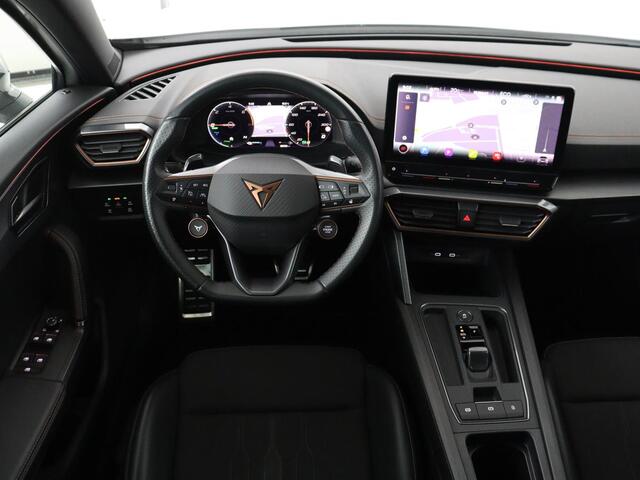 Cupra Formentor 1.4 e-Hybrid VZ | 245pk | Adaptive cruise Panoramdak | Virtual Cockpit | PHEV | Camera | Sportstoelen | Carplay | Matrix LED | Stuurwielverwarming