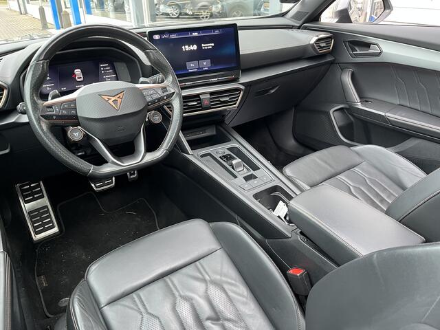 Cupra Formentor 1.4 e-Hybrid VZ Black Edition / AUTOMAAT/ 245 PK/ PANO/ TREKHAAK/ LEER/ ELEK.KLEP/ STUUR+STOELVERWARM./ PARK.SENSOR.V+A/ 360 CAMERA/ ACC/ KEYLESS/ DODEHOEK/ MEMORY SEAT/ FULL LINK/ NAVI/ DAB/ CLIMA/ LED/ ISOFIX/ 19'' LMV