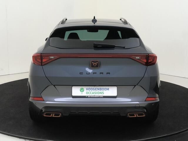 Cupra Formentor 1.4 e-Hybrid VZ Performance | SoH 100% | Parkeerassistent | Dodehoek detectie | Cupra mode | Stoel- en stuurwielverwarming | Achteruitrijcamera | Sfeerverlichting | Navigatie |