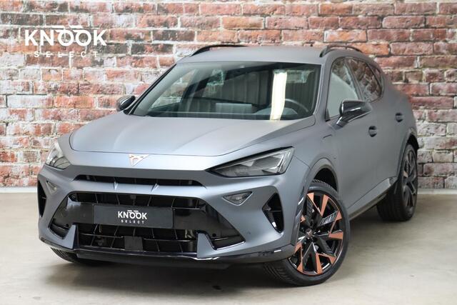 Cupra Formentor 1.5 TSI e-Hybrid VZ Performance Automaat / Virtual Cockpit / 19 Inch / LED Matrix / Sportstoelen / Adaptieve Cruise Control / Achteruitrijcamera / Extra Getint Glas / Apple CarPlay / Stoelverwarming / Parkeersensoren voor+achter / DAB / Climate Control /