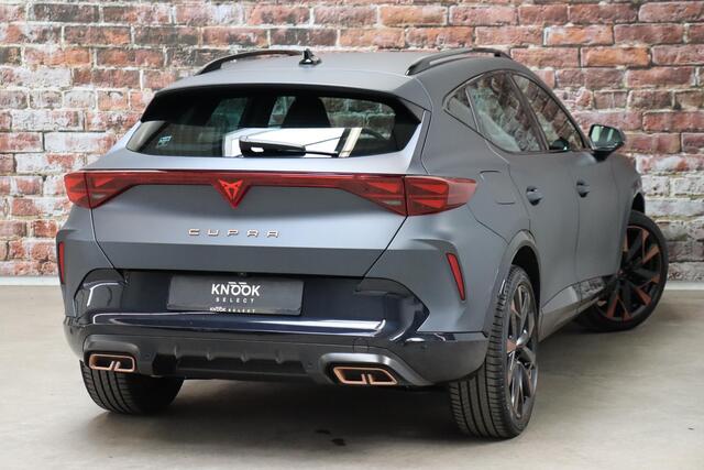 Cupra Formentor 1.5 TSI e-Hybrid VZ Performance Automaat / Virtual Cockpit / 19 Inch / LED Matrix / Sportstoelen / Adaptieve Cruise Control / Achteruitrijcamera / Extra Getint Glas / Apple CarPlay / Stoelverwarming / Parkeersensoren voor+achter / DAB / Climate Control /