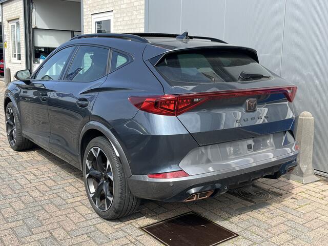 Cupra Formentor 1.4 e-Hybrid Performance / AUTOMAAT/ PANO/ PARK.SENSOR.V+A/ CAMERA/ STUUR+STOELVERWARM./ ACC/ DODEHOEK/ MEMORYSEAT/ FULL LINK/ ELEK.ACHTERKLEP/ KEYLESS/ CLIMA/ NAVI/ DAB/ LED/ 19'' LMV