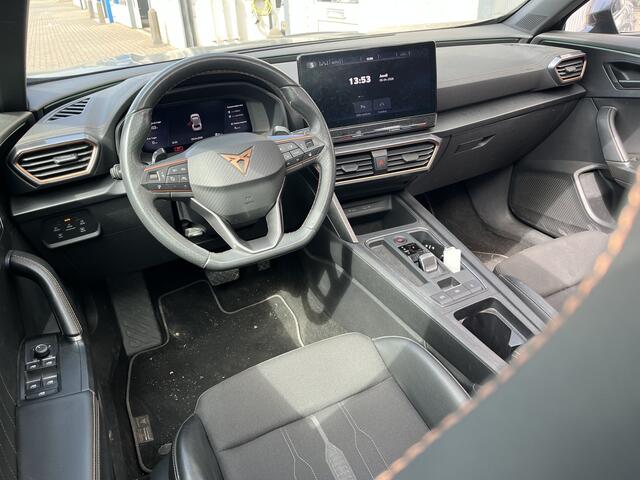 Cupra Formentor 1.4 e-Hybrid Performance / AUTOMAAT/ PANO/ PARK.SENSOR.V+A/ CAMERA/ STUUR+STOELVERWARM./ ACC/ DODEHOEK/ MEMORYSEAT/ FULL LINK/ ELEK.ACHTERKLEP/ KEYLESS/ CLIMA/ NAVI/ DAB/ LED/ 19'' LMV