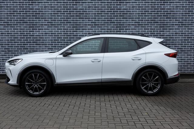 Cupra Formentor 1.4 e-Hybrid VZ Performance | Plug-in Hybrid (PHEV) | 360 Graden Camera | Kuipstoelen | Keyless Entry | Elektrische Achterklep | Navigatie | Apple Carplay | Android Auto | Stoelverwarming | Cruise Control Adaptief | Lichtmetalen Velgen 19 inch