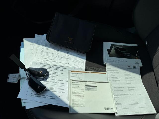 Cupra Formentor 1.4 E-Hybrid VZ PERF. VZ stuur Panoramadak Memory El.klep Camera Blis 245PK Erg mooi!