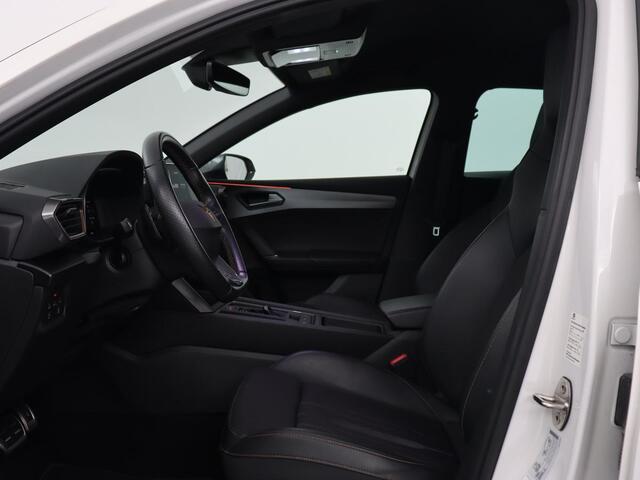 Cupra Leon 1.4 eHybrid VZ | 245pk | Stoel & stuurverwarming | Carplay | Camera | Adaptive cruise | Navigatie | Sfeerverlichting | Keyless | Sportstoelen | PHEV | Plug In