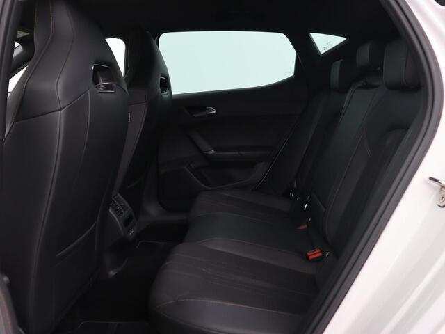 Cupra Leon 1.4 eHybrid VZ | 245pk | Stoel & stuurverwarming | Carplay | Camera | Adaptive cruise | Navigatie | Sfeerverlichting | Keyless | Sportstoelen | PHEV | Plug In