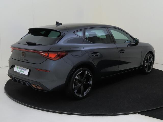 Cupra Leon 1.4 e-Hybrid Business | Adaptieve demping | Keyless | Stoel- en stuurwielverwarming | Achteruitrijcamera | Dodehoek detectie | Adaptieve cruise control | Sfeerverlichting |