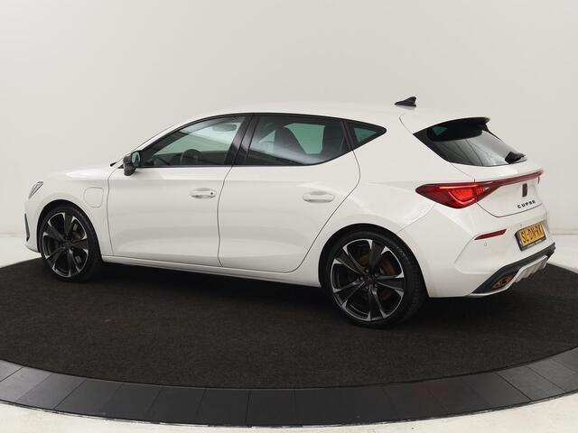 Cupra Leon 1.4 TSI eHybrid VZ | 245pk | Carplay | Navigatie | Sfeerverlichting | Keyless | Sportstoelen | Digital Cockpit | Parkeerhulp | PHEV | Plug In