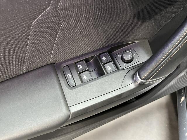 Cupra Leon 1.4 e-Hybrid VZ Performance / AUTOMAAT/ PANO/ 245PK/ 19" LMV/ NAVI/ DIGITAL DASH/ STOEL-STUUR VERWARM./ PARK. SENSOREN + CAMERA/ KEYLESS