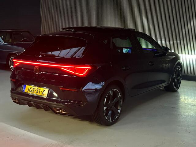 Cupra Leon 1.4 e-Hybrid VZ Copper Edition Pano | Camera | ACC | Ambient Light