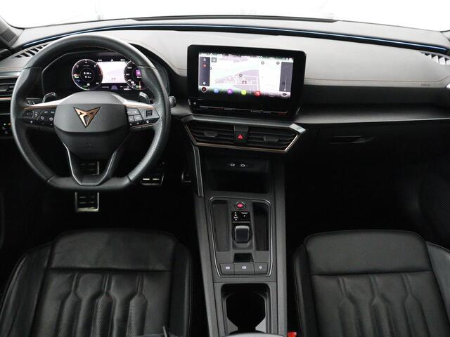 Cupra Leon 1.4 eHybrid | Panoramadak | Stoelverwarming | Leder | Carplay | Adaptive cruise | Camera | Navigatie | Park Assist | Sportstoelen | Full LED | Sfeerverlichting | PHEV | Plug In