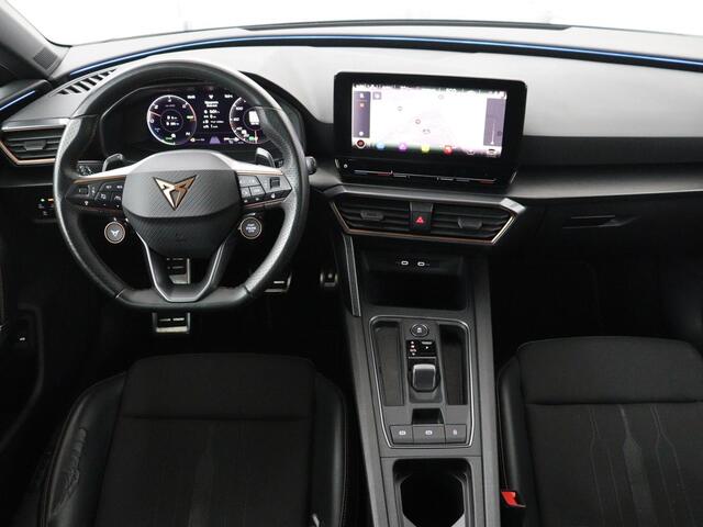 Cupra Leon 1.4 eHybrid VZ | 245pk | Stoelverwarming | Carplay | Sfeerverlichting | Adaptive cruise | Navigatie | Full LED | Half leder | Stuurverwarming | Camera | Full LED | Keyless | PHEV | Plug In