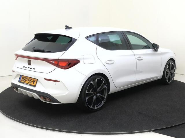 Cupra Leon 1.4 e-Hybrid VZ 245 | SoH 95% | Adaptieve demping | Parkeerassistent | Keyless | Stoel- en stuurwielverwarming | Navigatie | Adaptieve cruise control | Achteruitrijcamera |