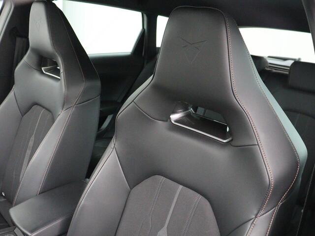 Cupra Leon 1.4 e-Hybrid | Carplay | Stoel & stuurverwarming | Camera | Adaptive cruise | Navigatie | Sfeerverlichting | Full LED | Memory | PHEV | Plug In