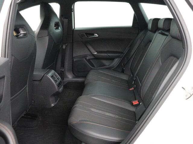 Cupra Leon 1.4 e-Hybrid | Carplay | Stoel & stuurverwarming | Camera | Adaptive cruise | Navigatie | Sfeerverlichting | Full LED | Memory | PHEV | Plug In