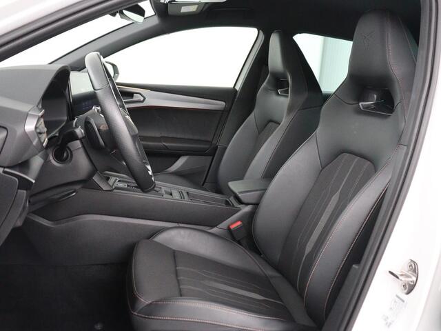 Cupra Leon 1.4 eHybrid | Carplay | Stoelverwarming | Adaptive cruise | Memory | Camera | Sfeerverlichting | Keyless | Sportstoelen | Navigatie | Full LED | Parkeerhulp | PHEV | Plug In