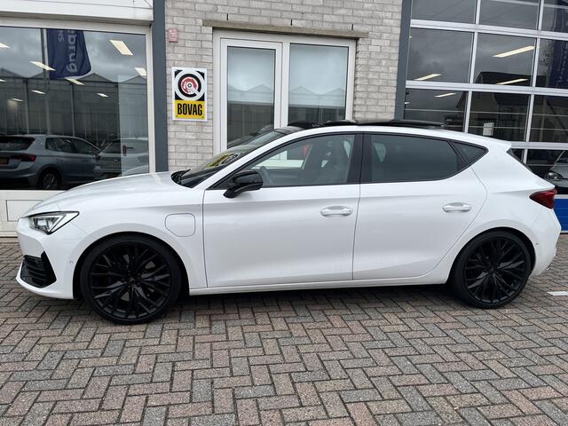 Cupra Leon 1.4 e-Hybrid VZ Performance / AUTOMAAT/ 245PK/ PANO/ STUUR+STOELVERWARM./ DODEHOEK/ ACC/ PARK.SENSOR.V+A/ CAMERA/ / FULL LINK/ KEYLESS/ NAVI/ CLIMA/ DAB/ LED/ 18'' LMV