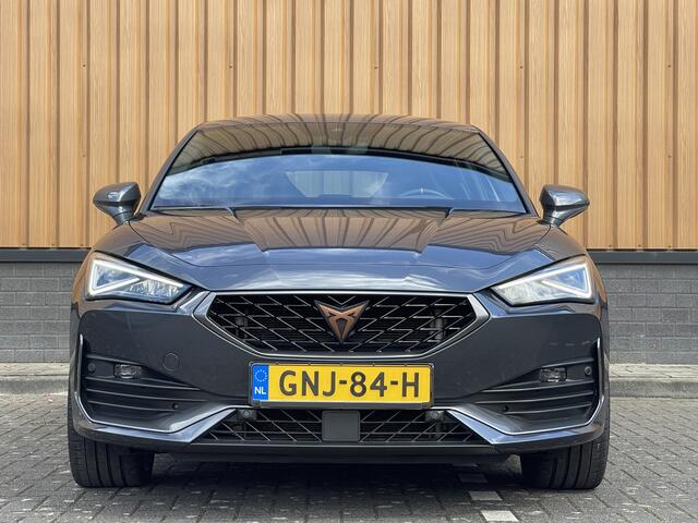 Cupra Leon 1.4 e-Hybrid VZ Adrenaline | Apple Carplay | Android Auto | Stoelverwarming | Stuurwielverwarming | DAB | Camera | Lane Assist | Adaptieve Cruise Control | LED | Sfeerverlichting |