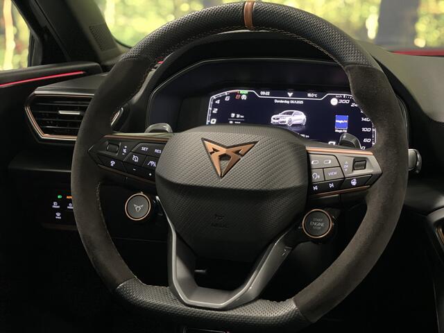 Cupra Leon 1.4 e-Hybrid VZ Adrenaline | Apple Carplay | Android Auto | Stoelverwarming | Stuurwielverwarming | DAB | Camera | Lane Assist | Adaptieve Cruise Control | LED | Sfeerverlichting |
