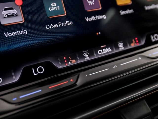 Cupra Leon 1.5 TSI Sport 150Pk Automaat (APPLE CARPLAY, GROOT NAVI, KUIPSTOELEN, SENNHEISER AUDIO, CAMERA, STUUR/STOELVERWARMING, GETINT GLAS, NIEUWSTAAT)