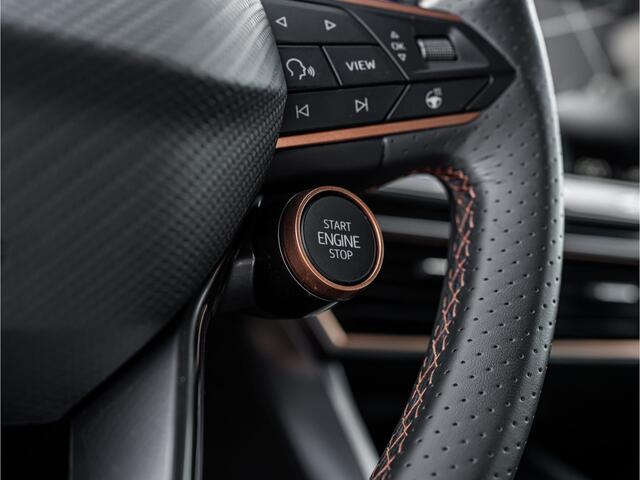 Cupra Leon Sportstourer 1.5 TSI e-Hybrid Essential 18 INCH CAMERA BLACK OPTIC LED STOEL EN STUURWIELVERW