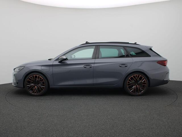 Cupra Leon Sportstourer 1.5 TSI e-Hybrid VZ Performance 272PK DSG Trekhaak, matrix led, schuif-kanteldak, achteruitrijcamera, stuur-stoelverwarming, adaptive cruise met travel assist, elek. verstelbare voorstoel, side assist, keyless, 19" lichtmetaal