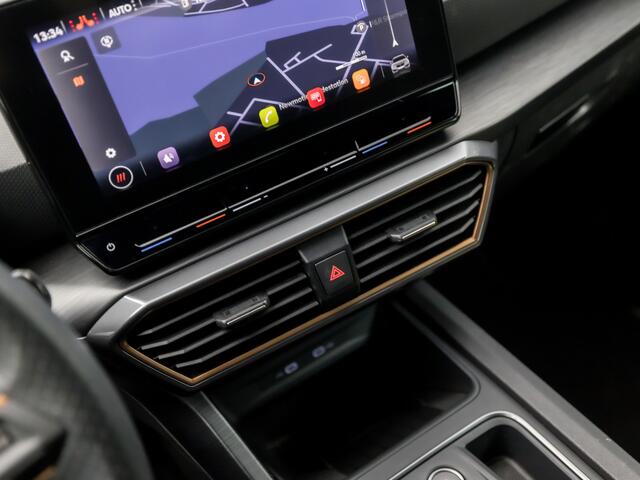 Cupra Leon Sportstourer 1.4 e-Hybrid VZ 245Pk Automaat (APPLE CARPLAY, GROOT NAVI, DIGITAL COCKPIT, CAMERA, LEDER, SPORTSTOELEN, STUUR/STOELVERWARMING, ADAPTIVE CRUISE, KEYLESS, ZWART HEMEL, NIEUWSTAAT)