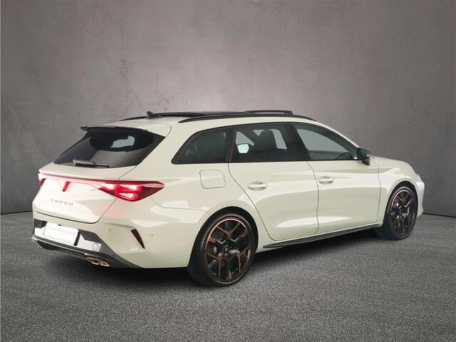 Cupra Leon Sportstourer 1.5 TSI e-Hybrid VZ Extreme 272pk DSG Automaat, Panoramadak, Lederen bekleding, Elektrisch verstelbare stoelen, Stoelverwarming, Adaptive cruise control, Navigatie, App connect, Elektrische achterklep