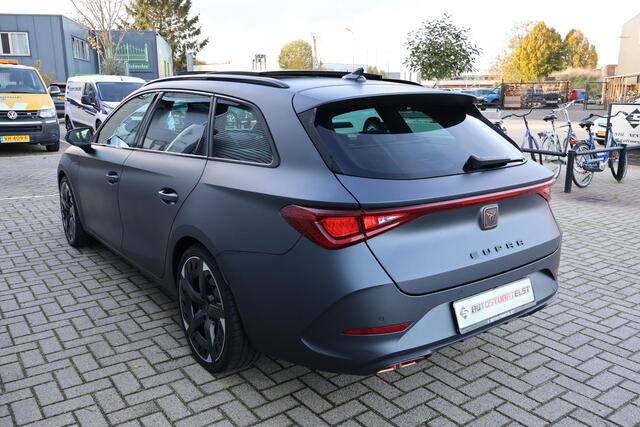 Cupra Leon Sportstourer 1.4 e-Hybrid VZ Copper Edition 1e Eigenaar | Dealer Onderh | BTW | Pano | WinterPack | Cupra Knop | Camera | Elek Stoel/Klep | Memory | Carplay | Climate | Ad Cruise | Navi | PDC | Full Led