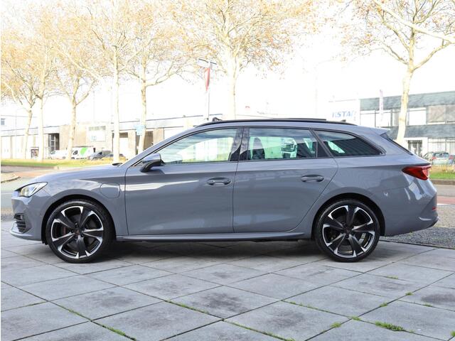 Cupra Leon Sportstourer 1.4 e-Hybrid VZ Panodak | Keyless | Camera | Carplay | Dodehoek | Adaptive Cruise | 19"Inch |