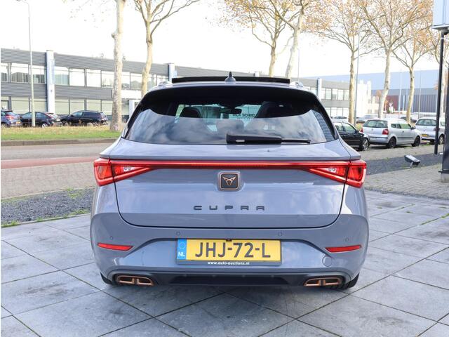 Cupra Leon Sportstourer 1.4 e-Hybrid VZ Panodak | Keyless | Camera | Carplay | Dodehoek | Adaptive Cruise | 19"Inch |