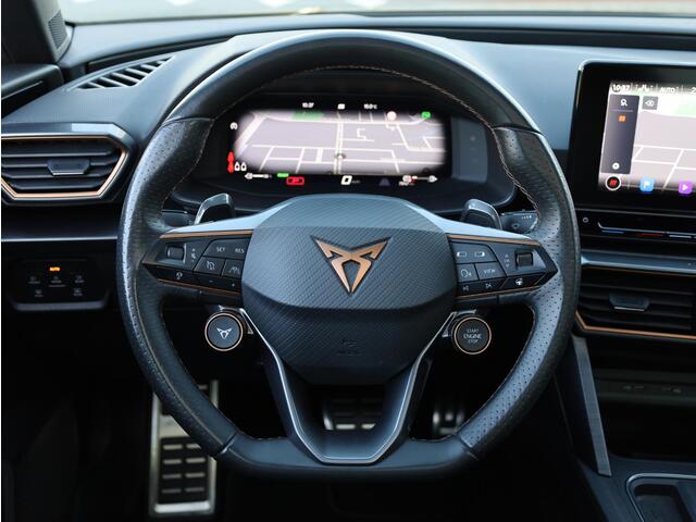 Cupra Leon Sportstourer 1.4 e-Hybrid VZ Panodak | Keyless | Camera | Carplay | Dodehoek | Adaptive Cruise | 19"Inch |