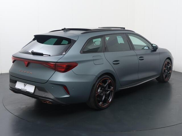 Cupra Leon Sportstourer 1.5 TSI e-Hybrid VZ Performance | 272 PK | SoH 94% | Panoramadak | Matrix LED koplampen | Adaptive cruise control | Apple Carplay/Android Auto |