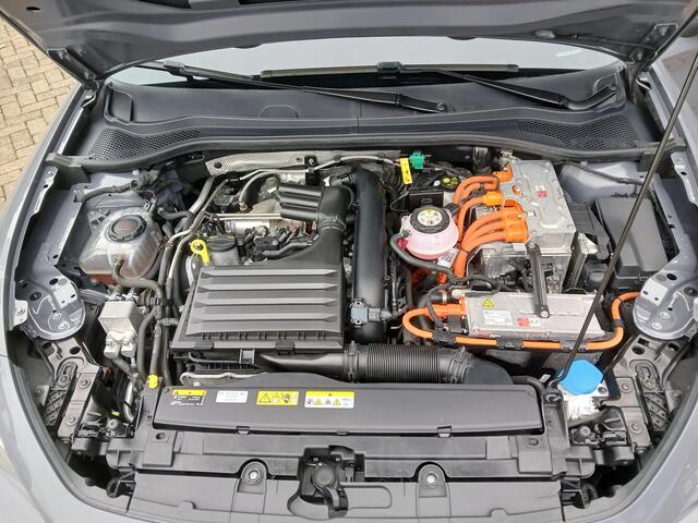 Cupra Leon Sportstourer 1.4 e-Hybrid + 19 inch + Graphene Grey!!