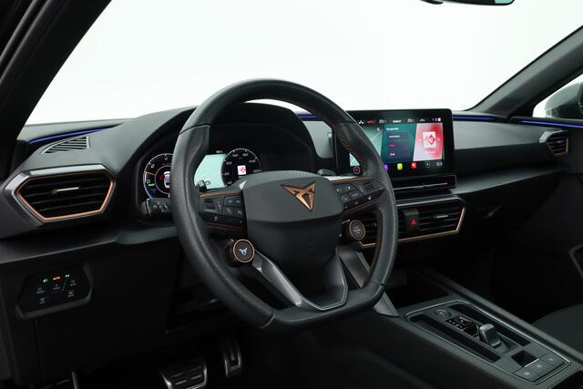 Cupra Leon Sportstourer 1.4 e-Hybrid VZ 245pk | S/K-Dak | Dig. Cockpit | Adapt. Cruise | Kuipstoelen | Nav+App.Connect | Stoel-Stuurverw. | Camera+PDC | Led | Elek. Klep | Sfeerverl. |