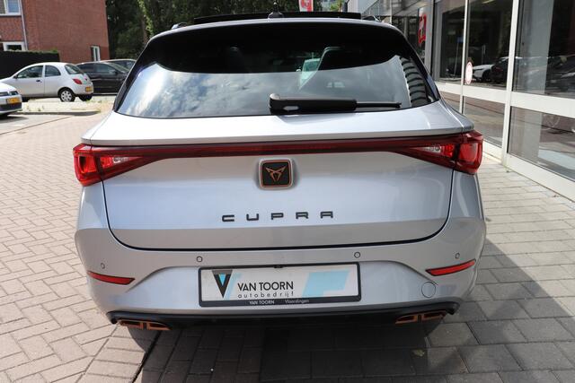 Cupra Leon Sportstourer 1.5 eTSI Business Edition Panorama dak, sfeer verlichting, navigatie.