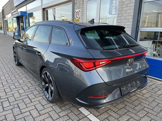Cupra Leon Sportstourer 1.4 e-Hybrid Black Edition / AUTOMAAT/ LEER/ TREKHAAK/ ACC/ PARK.SENSOR.V+A/ CAMERA/ STUUR+STOELVERWARM./ MEMORY SEAT/ KEYLESS/ VIRTUAL COCKPIT/ RIJ-MODI/ SFEERVERLICHTING/ DAB/ NAVI/ CLIMA/ LED