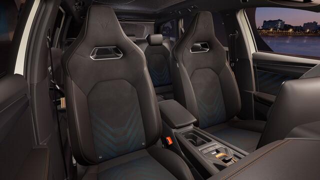 Cupra Leon Sportstourer 1.5 TSI e-Hybrid 272 6DSG VZ Performance | Achteruitrijcamera | Digitaal instrumentenpaneel (Virtual Cockpit) | Draadloze Apple CarPlay(TM), Android Auto(TM)