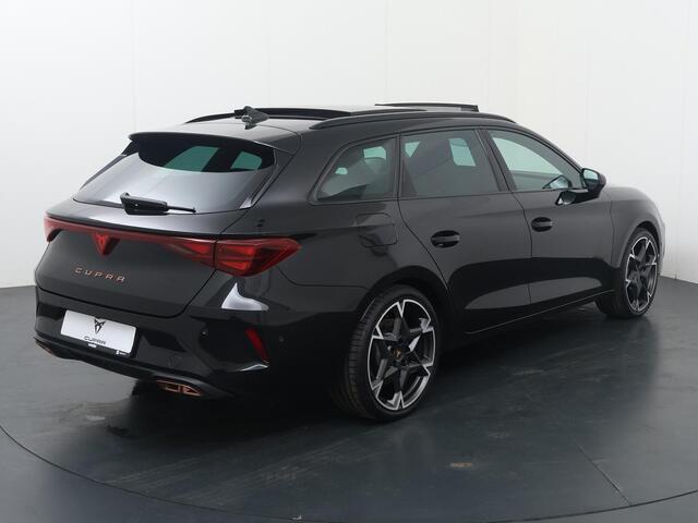 Cupra Leon Sportstourer 1.5 TSI e-Hybrid VZ Performance | 272 PK | SoH 100% | Panoramadak | Lederen kuipstoelen | Dodehoek detectie | Adaptive cruise control | Navigatiesysteem |