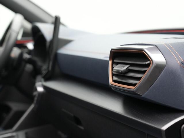 Cupra Leon Sportstourer 1.4 e-Hybrid 245 pk VZ | Panoramadak | Lederen Sabelt kuipstoelen | Adaptief sportonderstel | Achteruitrijcamera | Stuur-/stoelverwarming